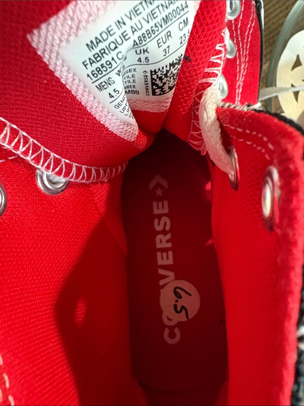 Red High-Top Canvas Sneakers - Classic Style - Picture 7 of 10